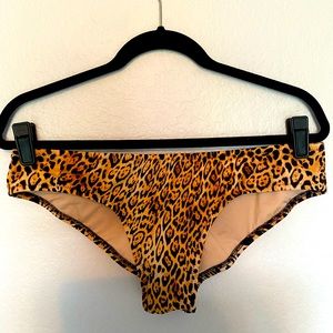 Victorias Secret Scrunch Butt Bikini Bottoms. NWOT.